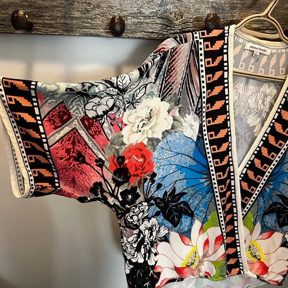 Jealous Tomato Blouse - Size Small fits like a SM - MED , 25 inches pit to pit. - Picture 3 of 3